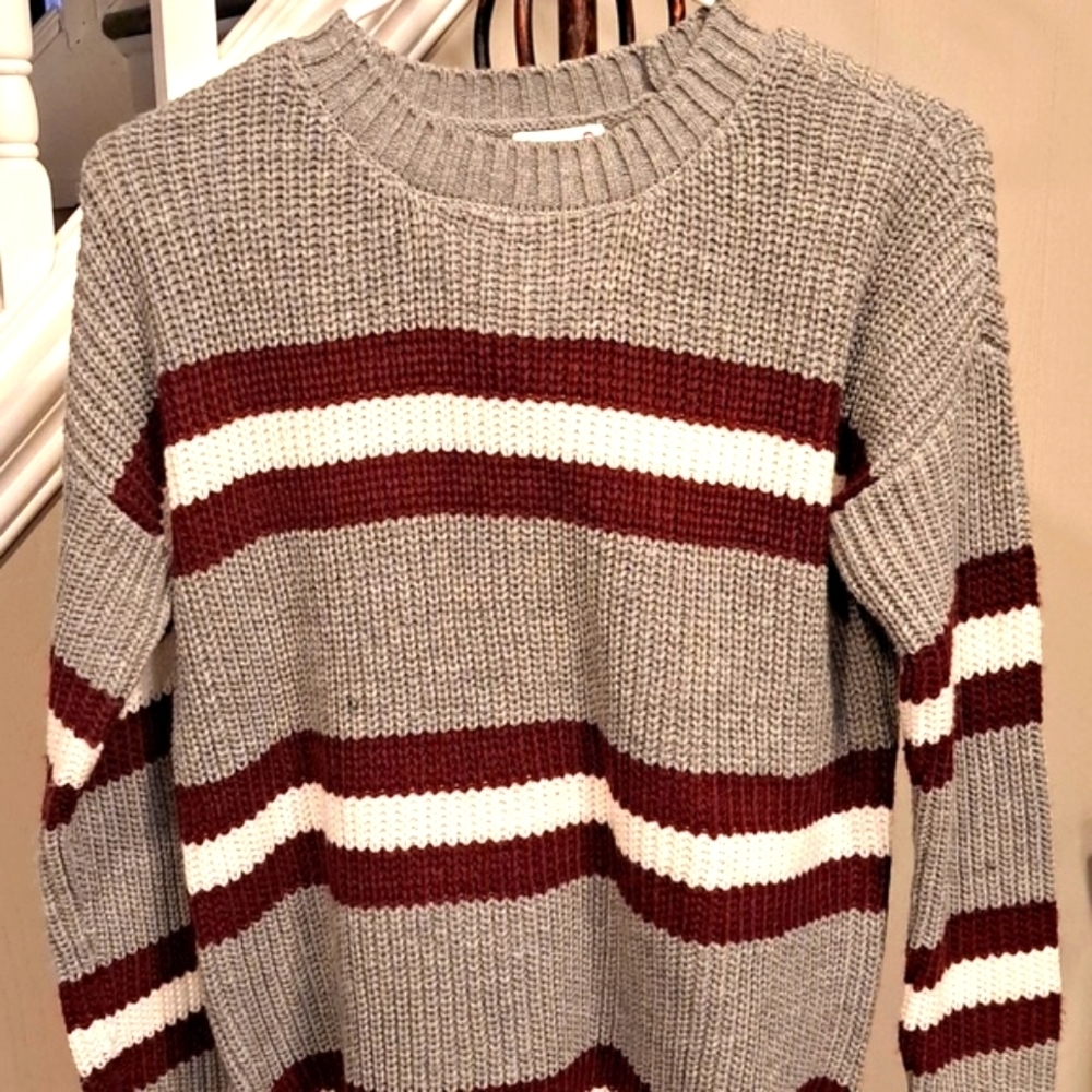 SO Womens Crew Neck Grey Maroon Striped Cable Knit Sweater Medium